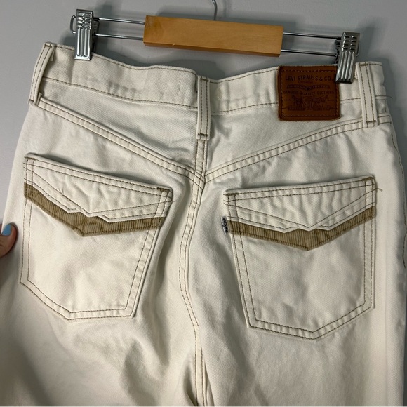 Levi’s 70s High Flare Jeans in 77 Sunny Cream - Picture 6 of 11